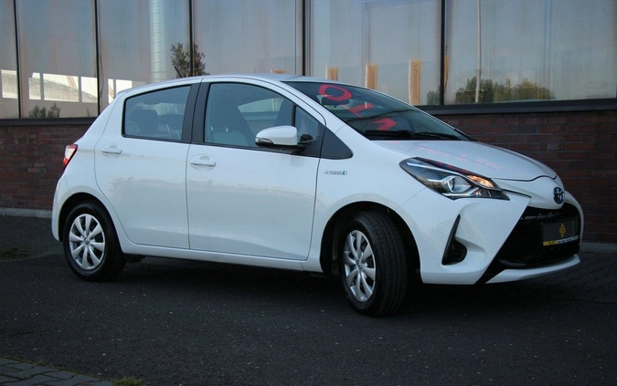 Toyota Yaris cena 56990 przebieg: 78000, rok produkcji 2020 z Pajęczno małe 704